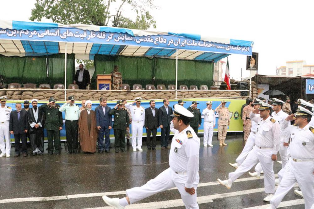 مراسم رژه نیروهای مسلح با حضور استاندار گیلان در رشت برگزار شد