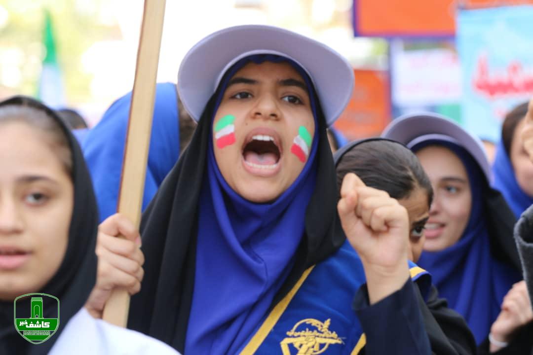 حضور پرشور و حماسی دانش آموزان و مردم شهرستان لاهیجان در روز ۱۳ آبان