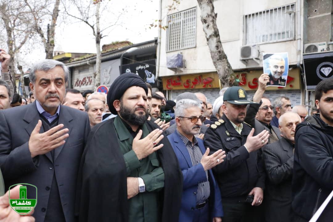 راهپیمایی و عزاداری مردم و نمازگزاران لاهیجان ساعاتی پس از شهادت سردار سلیمانی