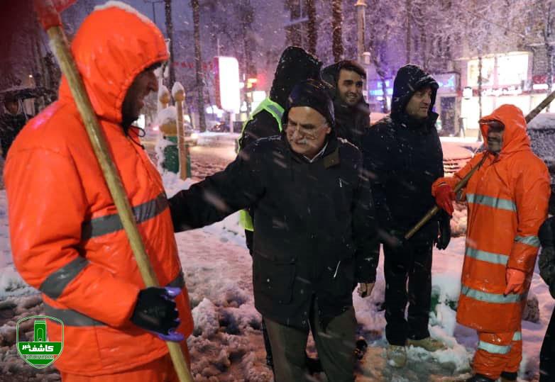 بازدید معاون عمرانی استاندار گیلان از برفروبی معابر کلانشهر رشت