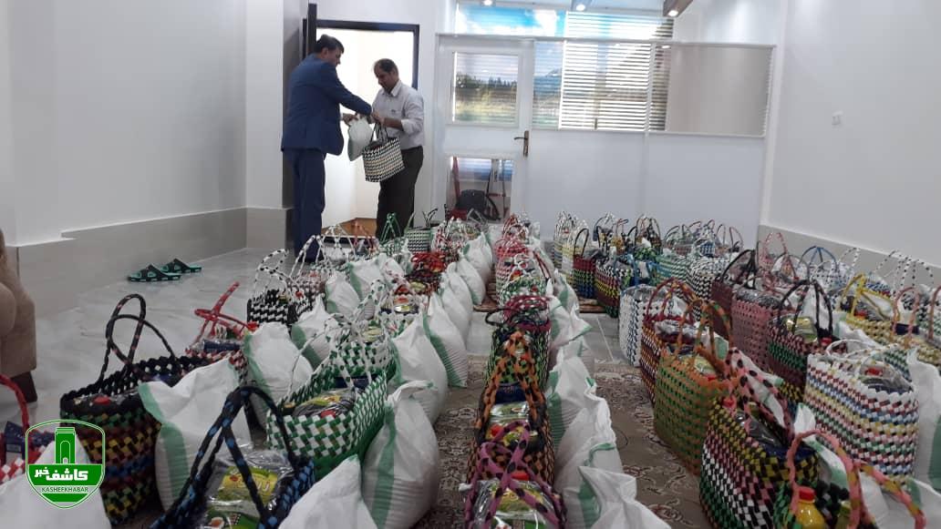 توزیع 100 بسته معیشتی در بین خانوارها در راستای طرح کمک مومنانه توزیع ۱۰۰ بسته معیشتی در بین خانوارها در راستای طرح کمک مومنانه