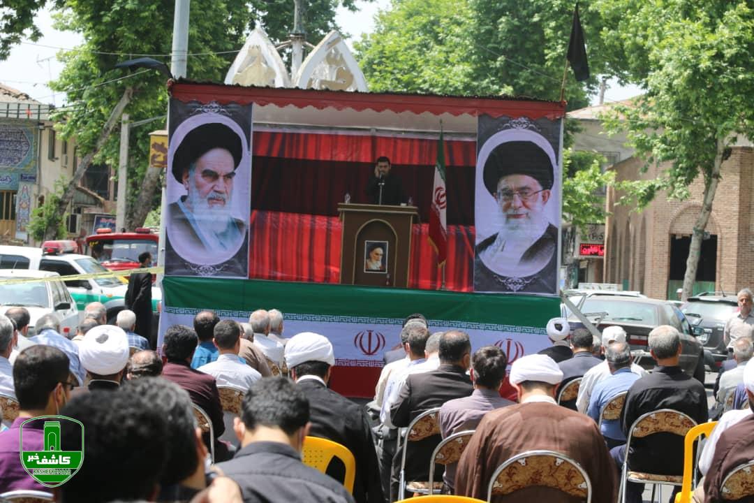 مراسم ارتحال معمار کبیر انقلاب اسلامی (حضرت امام خمینی” ره ” ظهر امروز در خیابان شهید کریمی شهرستان لاهیجان برگزار شد.