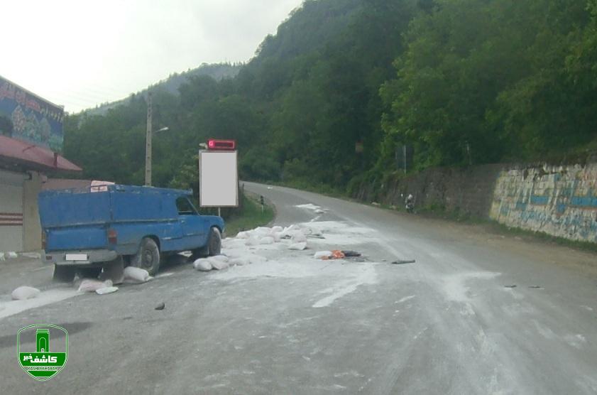 واژگوني نيسان در محور رحیمآباد به اشکورات واژگونی نیسان در محور رحیمآباد به اشکورات