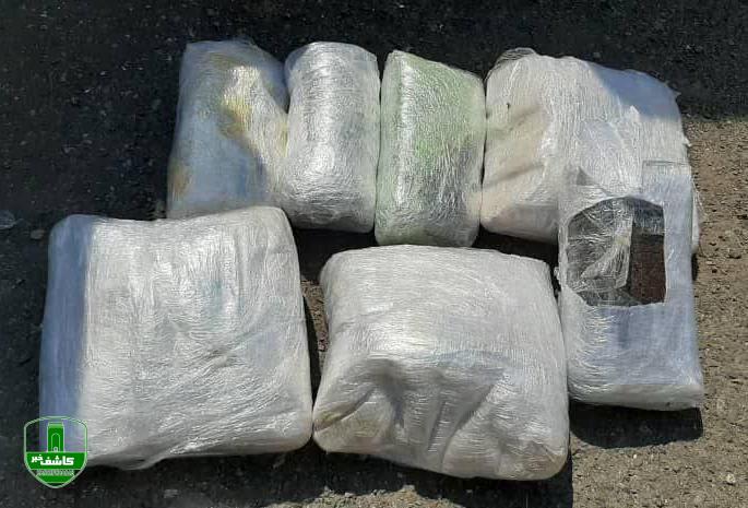 دستگیری پدر و پسر قاچاقچی در رشت دستگیری پدر و پسر قاچاقچی در رشت