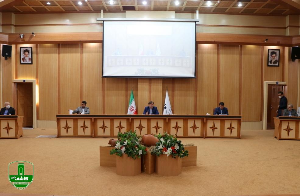 واحدهای تولیدی تحت مدیریت بانکها ، به بخش خصوصی توانمند بومی واگذار شوند