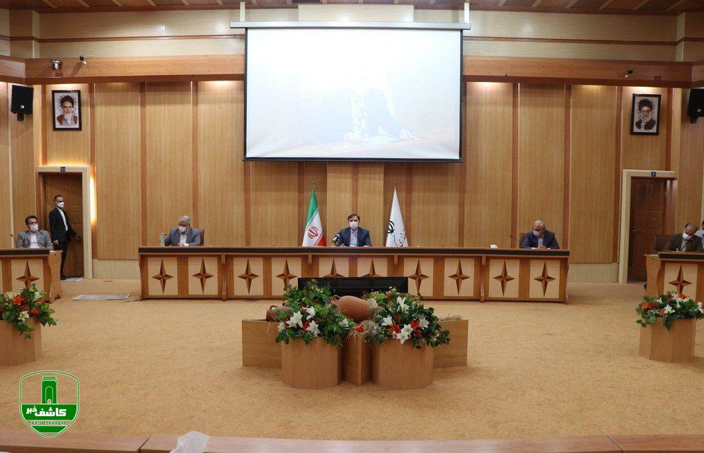 تولیدات رسانهای تبیینکننده سبک زندگی مطابق با کرونا استمرار یابد / رعایت پروتکلهای بهداشتی به شکل فراگیر و اقناعی، در جامعه فرهنگسازی شود / برخورد قانونی با واحدهای صنفی در صورت رعایت نکردن توصیههای بهداشتی / ضرورت تجلیل از تلاشهای موثر اصحاب رسانه