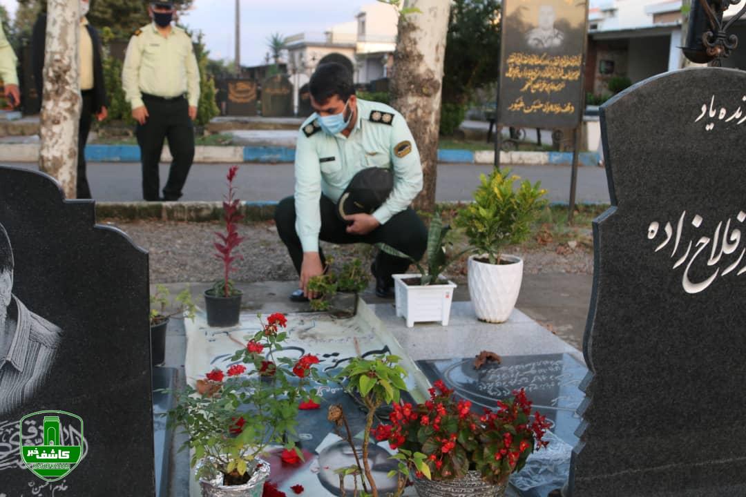 حضور فرمانده و پرسنل نیروی انتظامی شهرستان لاهیجان در نماز جمعه / دیدار با خانواده شهید مدافع امنیت سرهنگ رسول عزیزی