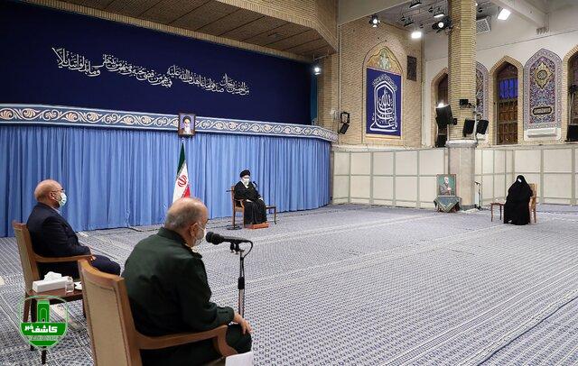 رهبر انقلاب در دیدار اعضای ستاد بزرگداشت شهید سردار سلیمانی: اگر بتوان با روش ایرانی- اسلامی تحریم‌ها را برطرف کرد باید این کار را انجام داد