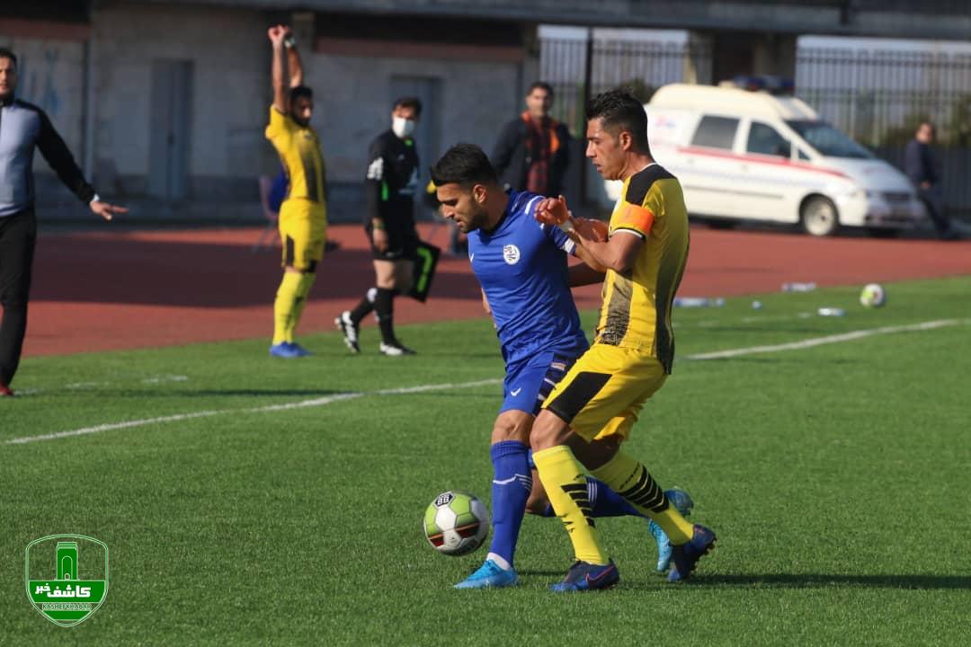 دیدار تیمهای فوتبال شهرداری آستارا وخوشه طلایی ساوه