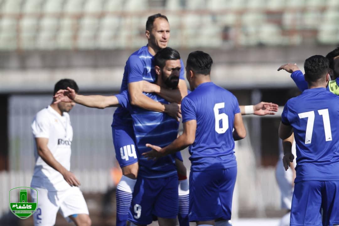 دیدار تیم های فوتبال شهرداری آستارا _ ملوان بندرانزلی دیدار تیم های فوتبال شهرداری آستارا _ ملوان بندرانزلی