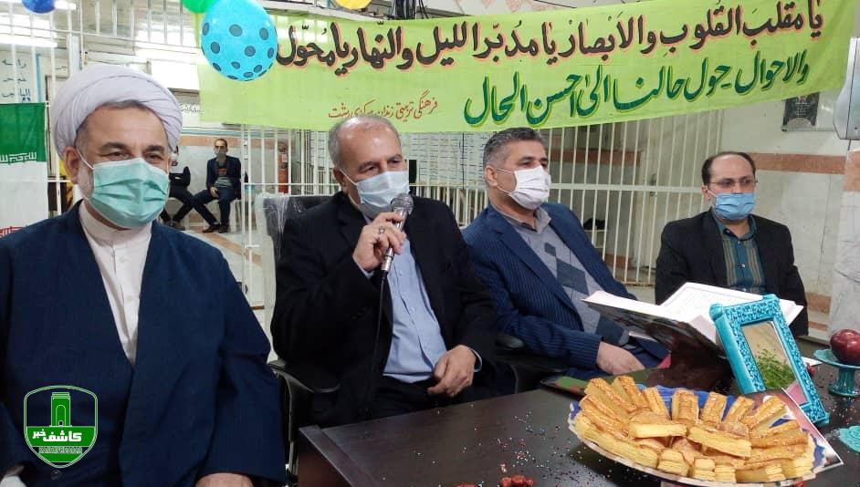 رضا محمدی اصل در دیدار با زندانیان در آستانه عید نوروز، ضمن تبریک سال جدید، اظهار کرد: باید از ائمه اطهار(ع) درس محبت و نیکی به زندانیان را یاد بگیریم.