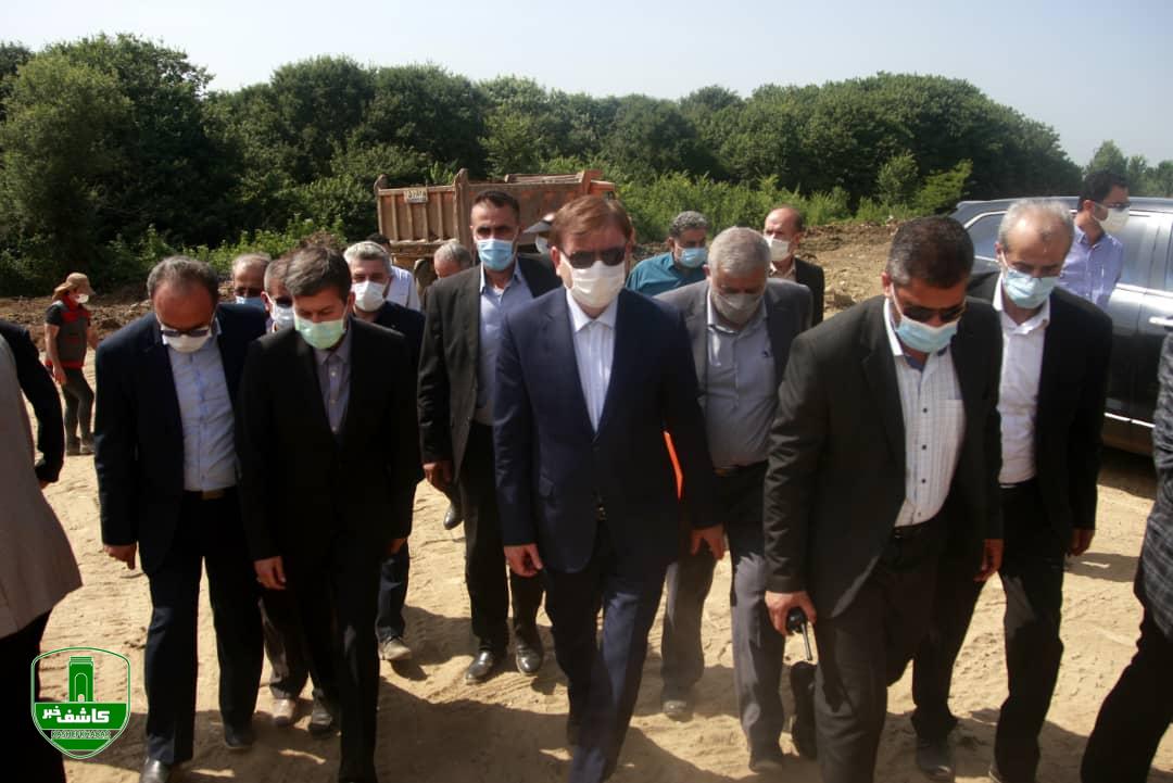 بازدید استاندار گیلان و معاون وزیر کشور از پروژه بهسازی محل دفن زباله در لاهیجان