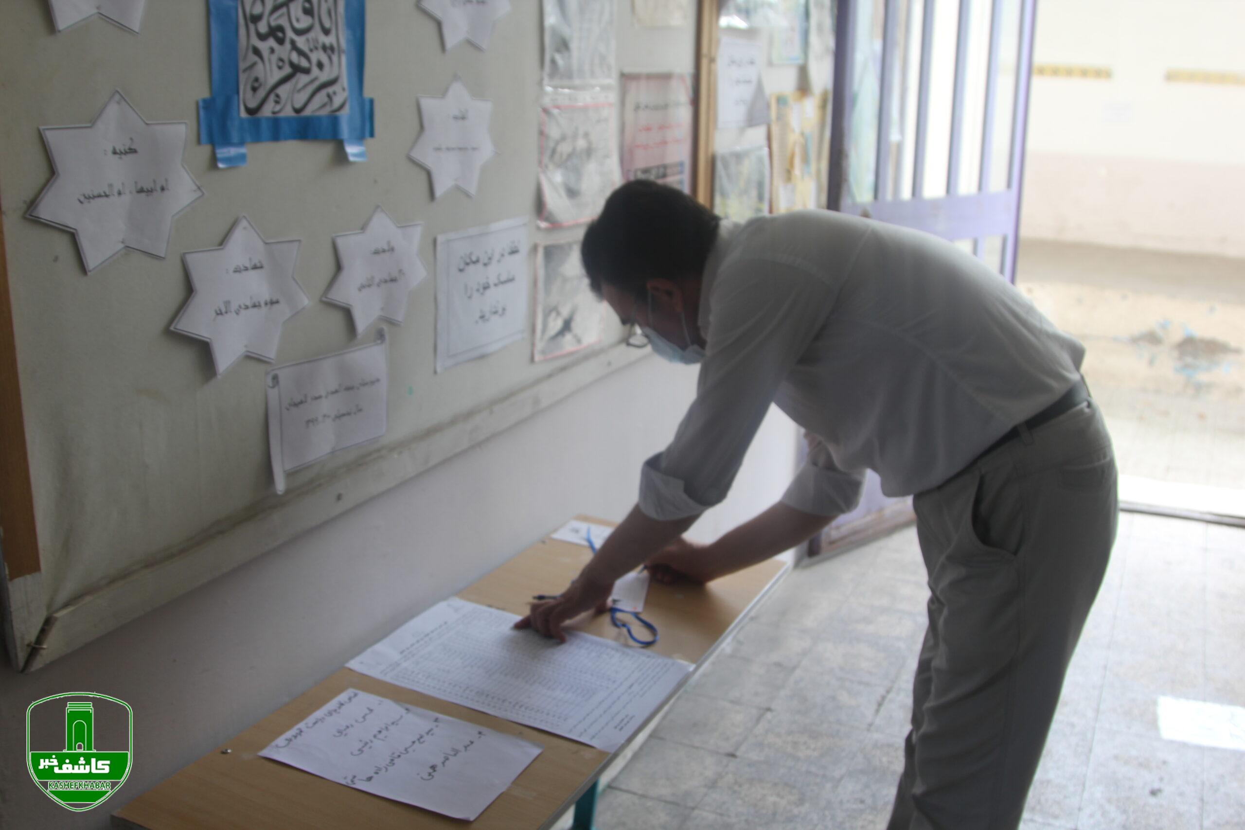 حضور مردم شهرستان لاهیجان در پای صندوق های رای