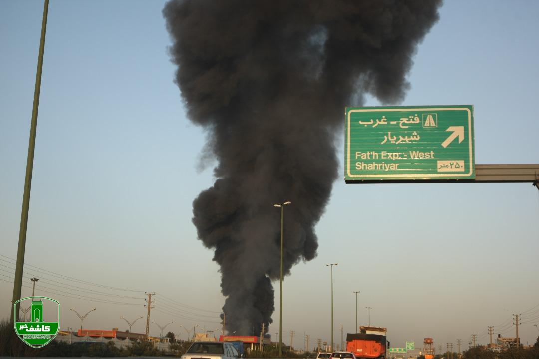 گزارش تصویری از آتش سوزی اتش سوزی در جاده قدیم تهران بزرگراه فتح انبار سازمان جمع اوری و فروش اموال تملیکی استان تهران