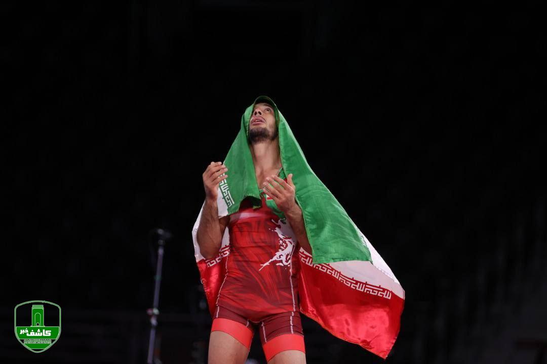 گرایی قهرمان شد/ نخستین طلای کشتی بر گردن دلاور شیرازی گرایی قهرمان شد/ نخستین طلای کشتی بر گردن دلاور شیرازی