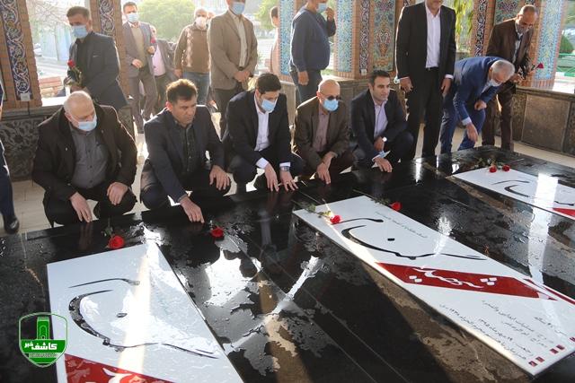 ادای احترام به مقام شهیدان گمنام، به مناسبت ۲۶ آذر ، روز حمل و نقل و رانندگان ادای احترام به مقام شهیدان گمنام، به مناسبت ۲۶ آذر ، روز حمل و نقل و رانندگان