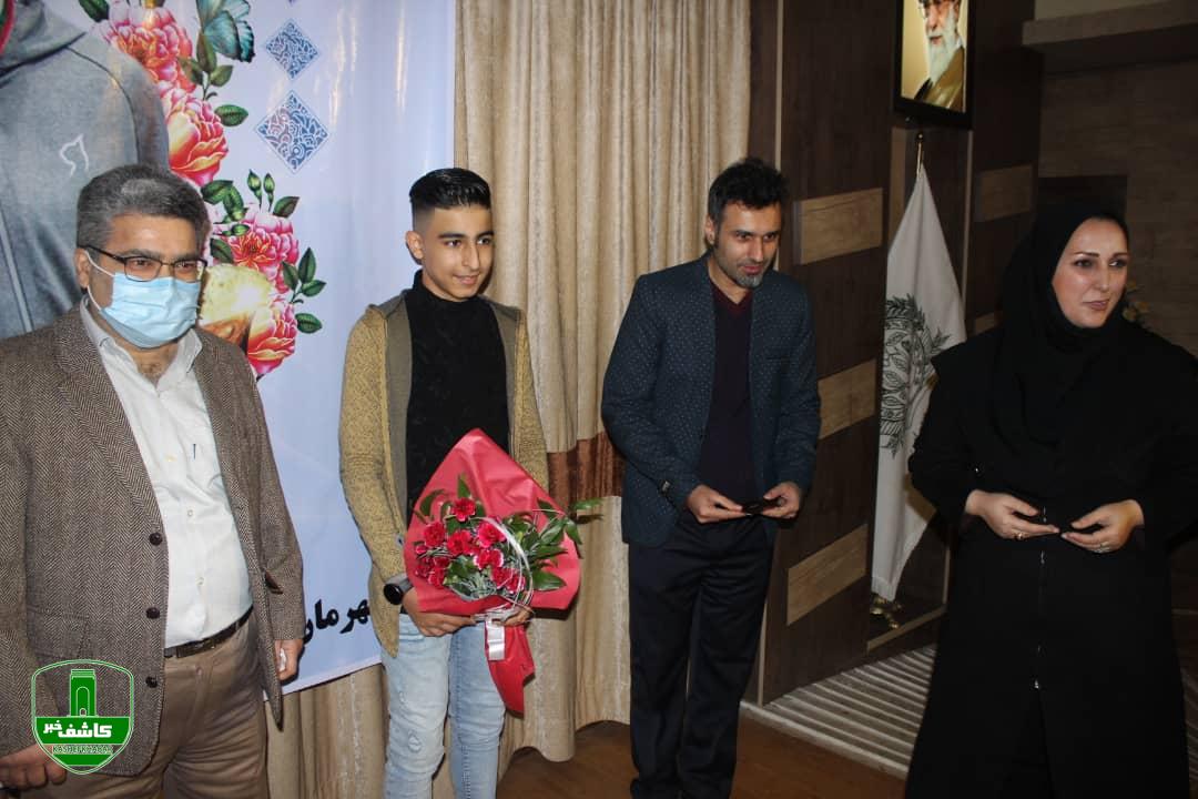 مراسم تجلیل از کمیل نیک نژاد قهرمان لاهیجانی مسابقات جهانی تنیس روی میز نونهالان