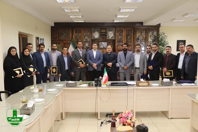 برگزار کنندگان جشنواره نوروزی شهرداری لاهیجان توسط فرماندار تجلیل شدند برگزار کنندگان جشنواره نوروزی شهرداری لاهیجان توسط فرماندار تجلیل شدند