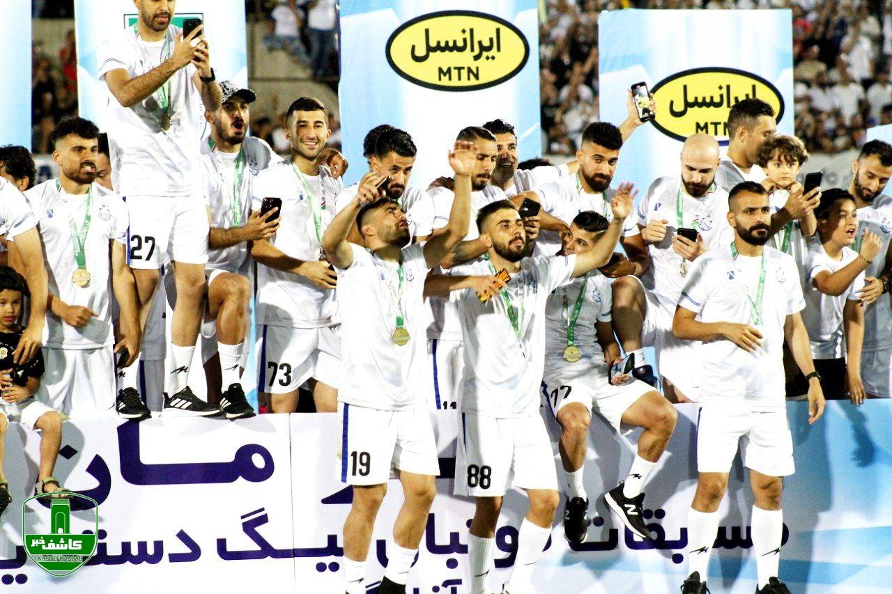 جشن قهرمانی تیم فوتبال ملوان در لیگ دسته یک جشن قهرمانی تیم فوتبال ملوان در لیگ دسته یک