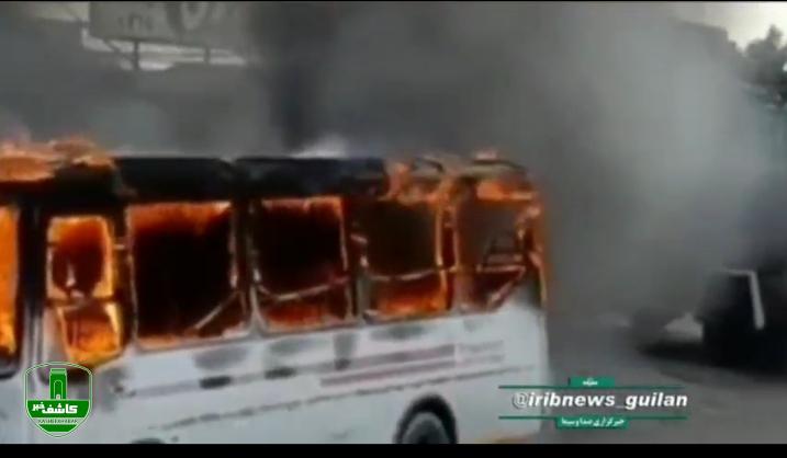 آتش سوزی مینی بوسی با ۲۰ مسافر در جاده فومن