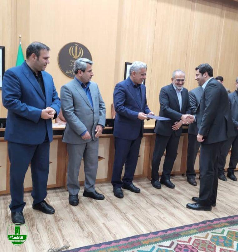 با حضور معاون امور مجلس رییس جمهور:رضا زنده دل، شهردار لاهیجان از سوی استاندار گیلان تجلیل شد با حضور معاون امور مجلس رییس جمهور:رضا زنده دل، شهردار لاهیجان از سوی استاندار گیلان تجلیل شد