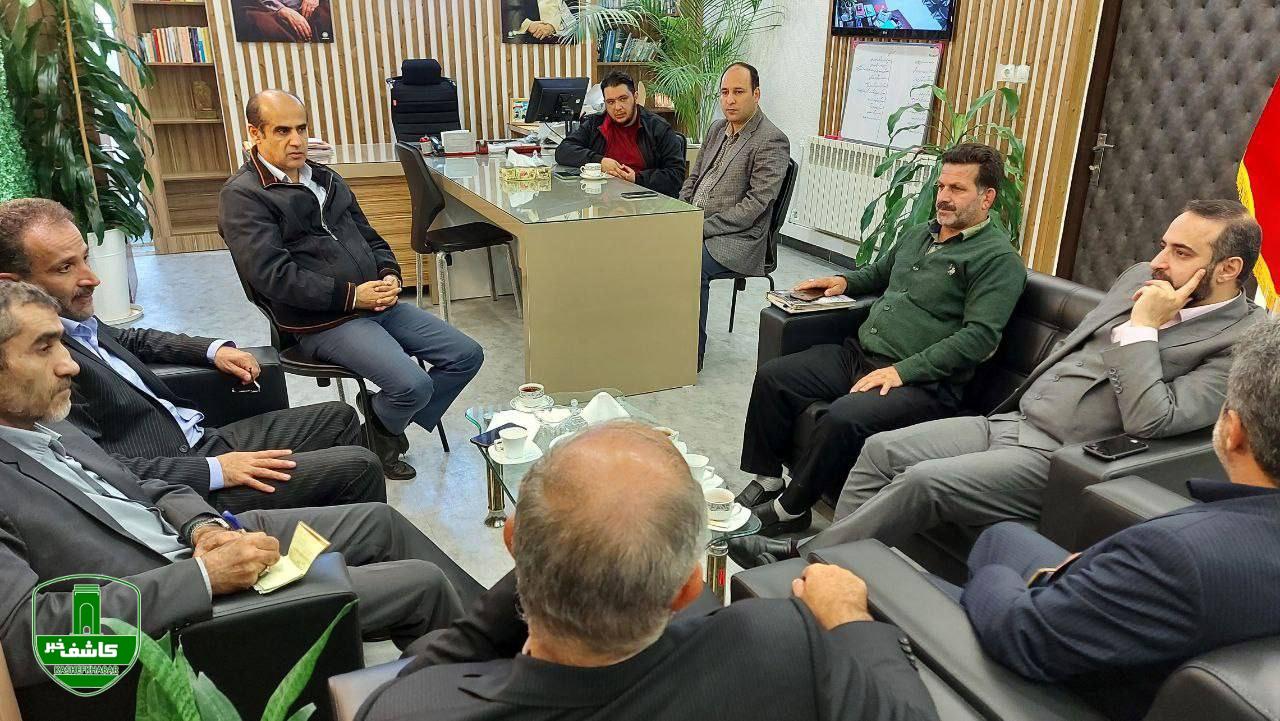 نشست هماندیشی «مرتضی عاطفی» شهردار و اعضاء شورای اسلامی شهر با «ابراهیم نجفی» نماینده آستانهاشرفیه و بندر کیاشهر در مجلس شورای اسلامی