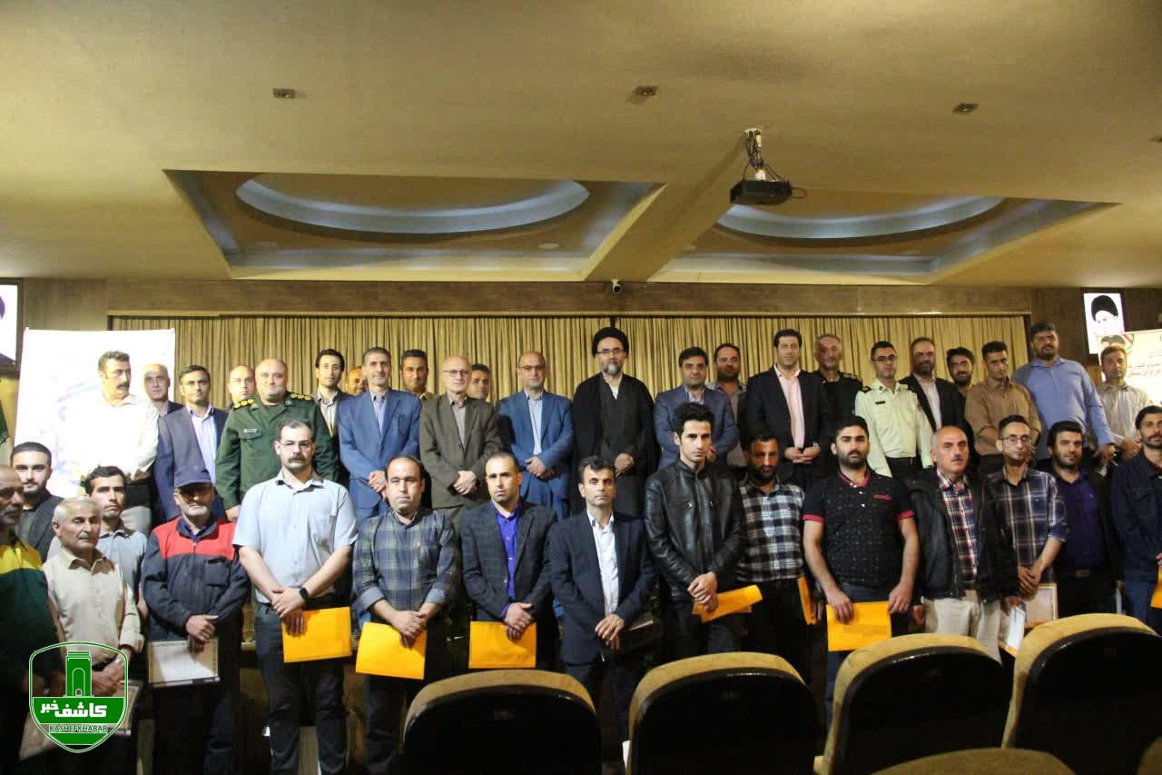 همزمان با هفته کار و کارگر ؛ کارگران نمونه شهرداری لاهیجان تجلیل شدند