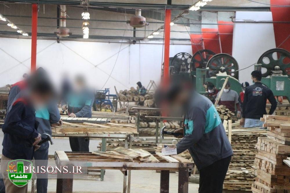 پرداخت بیش از ۸ میلیارد تومان دستمزد به زندانیان گیلانی در 5 ماه ابتدای سال پرداخت بیش از ۸ میلیارد تومان دستمزد به زندانیان گیلانی در ۵ ماه ابتدای سال