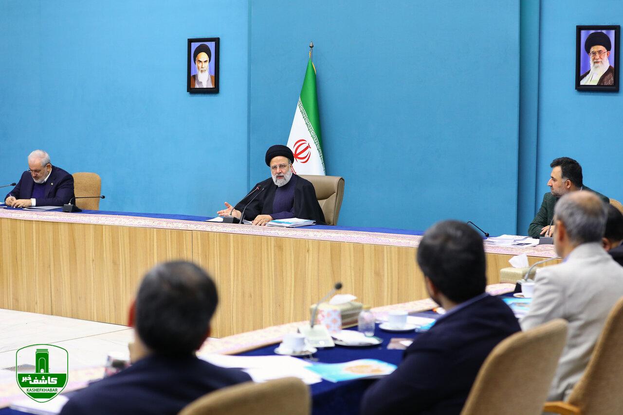 روزنامه هم میهن: قطار خیالی پیشرفت را متوقف کنید /قبلا گفتید ۷۰۰۰صفحه برنامه دارید،حالا می گویید برای ۳۷مسئله برنامه دارید/همه می دانند هیچ خبری نیست