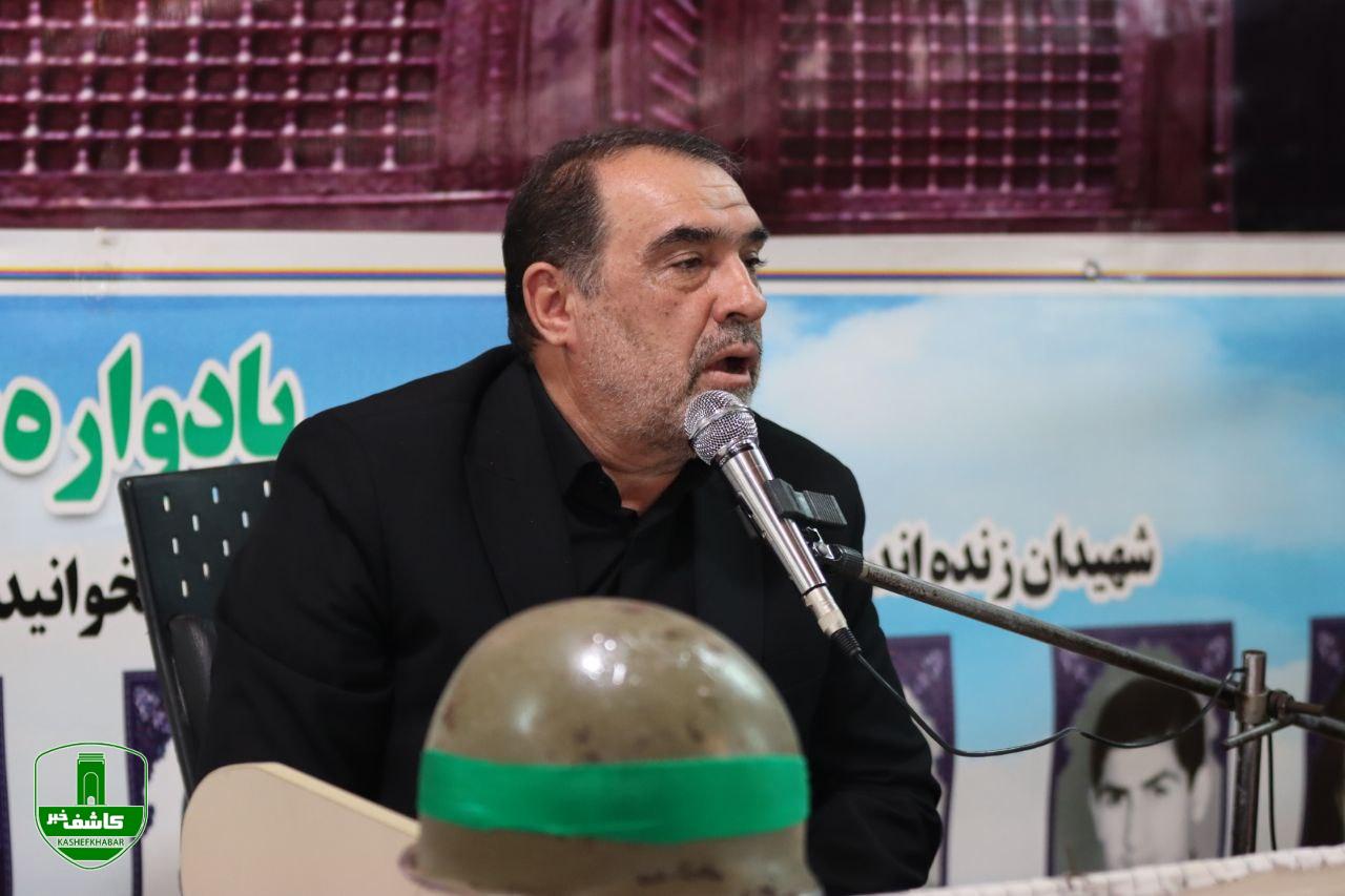 مراسم یادواره شهدای شهرستان لاهیجان دهستان دیزبن با حضور همرزم شهید سردار سلیمانی