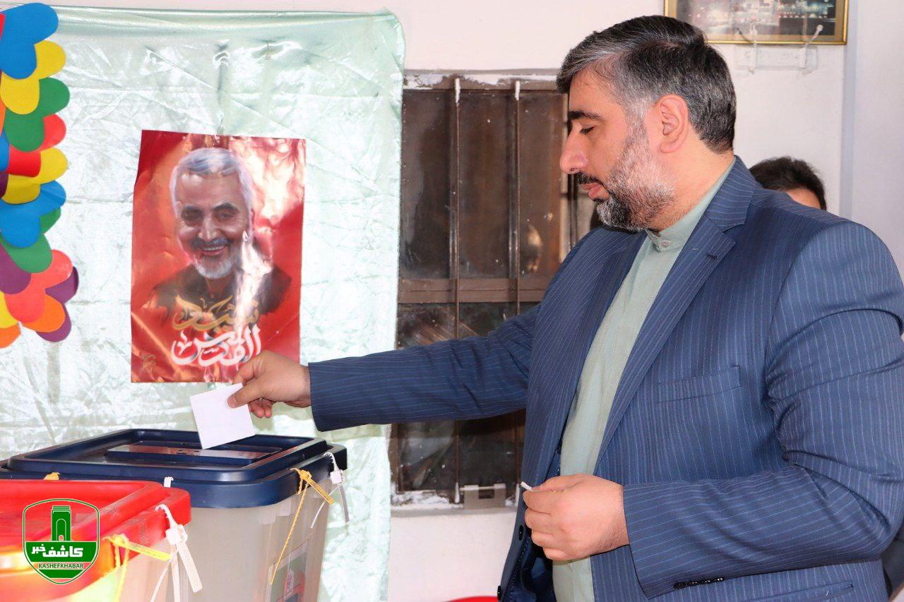 حضور فرماندار ، فرمانده انتظامی شهرستان لاهیجان پای صندوق رای حضور فرماندار ، فرمانده انتظامی شهرستان لاهیجان پای صندوق رای