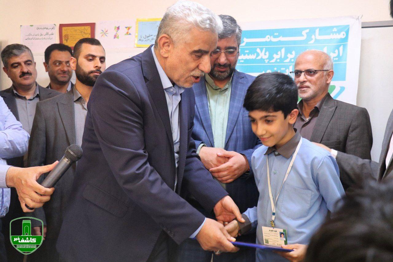 استاندار گیلان: خانواده و دانش آموزان مسئله تفکیک زباله از مبدا را جدی بگیرند استاندار گیلان: خانواده و دانش آموزان مسئله تفکیک زباله از مبدا را جدی بگیرند