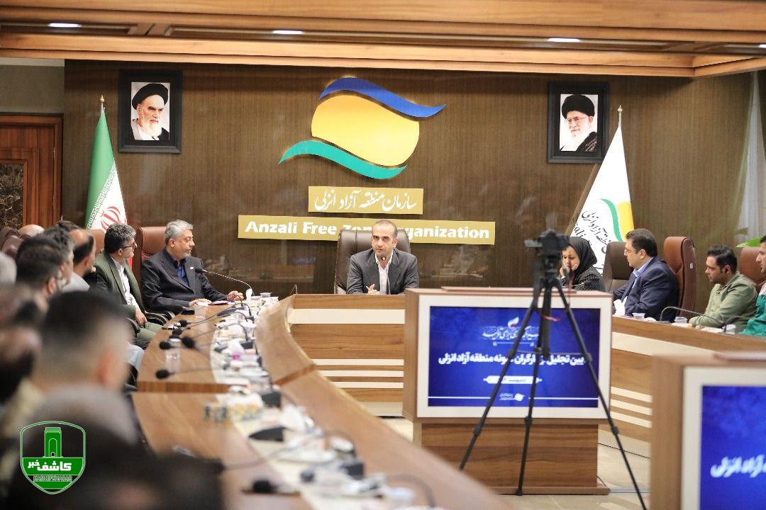 طاعتی مقدم در مراسم تجلیل از کارگران نمونه منطقه آزاد انزلی: افتخار میکنیم که در خدمت کارگران و کارمندان زحمتکش هستیم