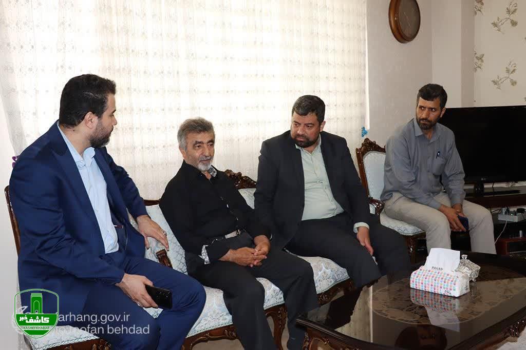 دیدار مدیرکل فرهنگ و ارشاد اسلامی گیلان در لاهیجان با خانواده خبرنگار شبکه خبر شهید نیما رجب پور