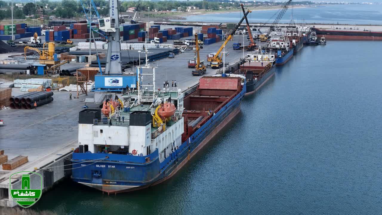 معاون امور بنادر و حوزه خزر سازمان خبر داد: ثبت رکورد تخلیه و بارگیری ۱۴ هزار تنی کالا در یک روز در منطقه آزاد انزلی