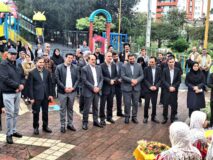 جشنواره تئاتر خیابانی شهروند لاهیجان با گلباران مزار شهدا آغاز شد