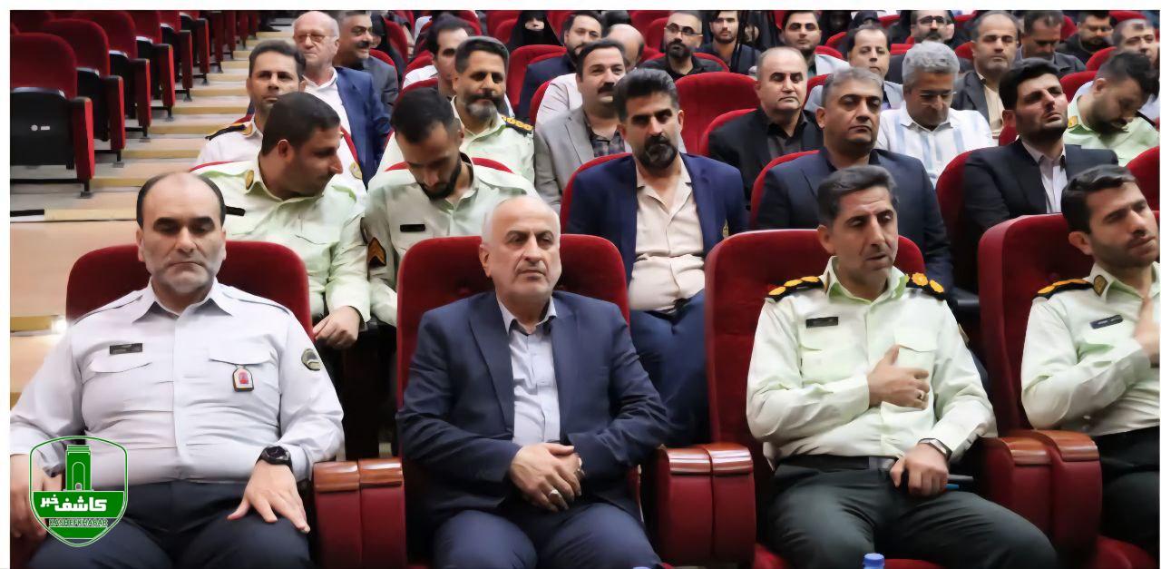 رئیس اماکن شهرستان لاهیجان به‌عنوان مدیر برتر استان معرفی شد / اتاق اصناف لاهیجان در صدر ساماندهی واحدهای صنفی استان