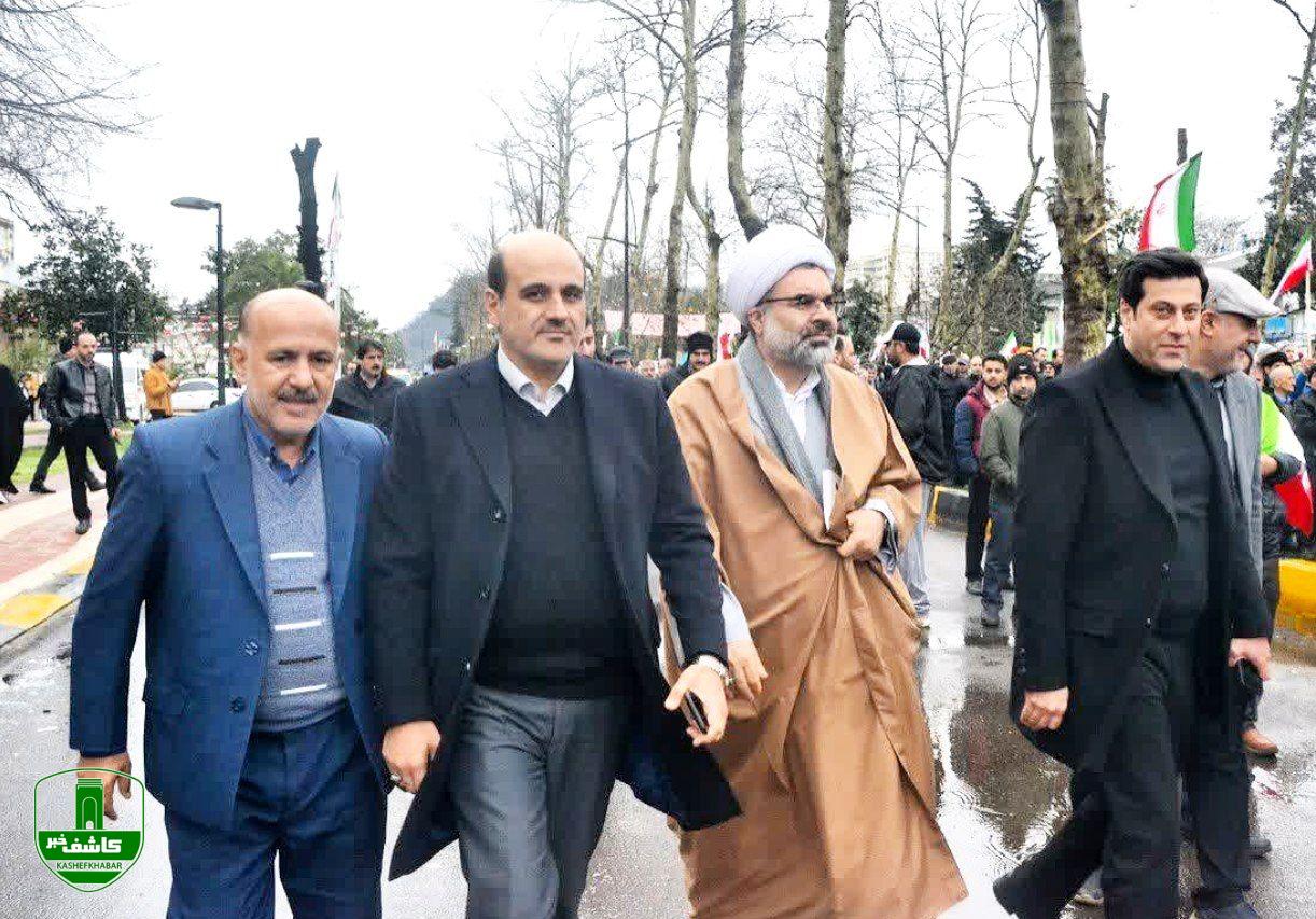 فرماندار شهرستان لاهیجان در راهپیمایی یوالله ۲۲ بهمن ؛ حضور حماسی مردم لاهیجان در ۲۲ بهمن؛ پاسخ قاطع به یاوه‌گویی‌های آمریکا