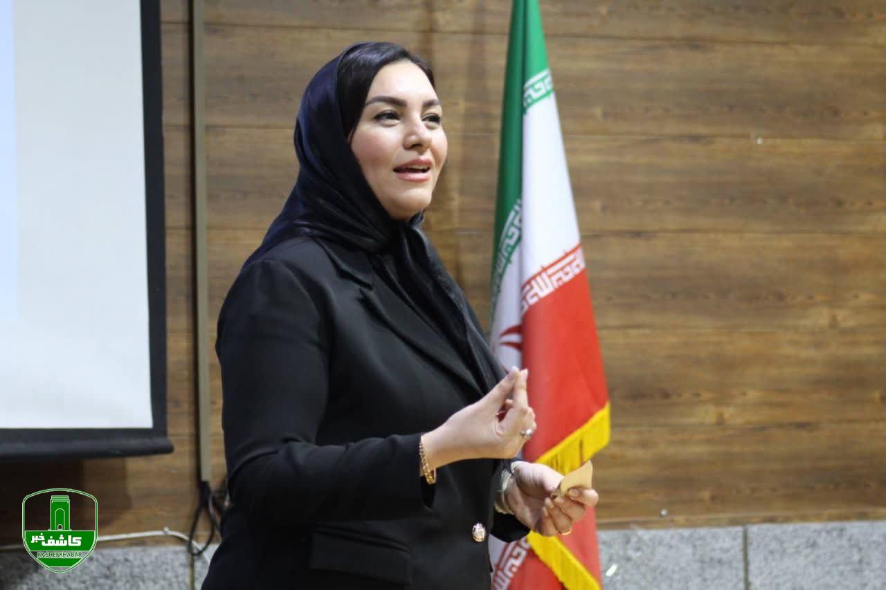 صنم امین، مدیر پارسی پست استان گیلان؛ آیا در شرایط بحران اداره و مدیریت شهری بسان روال عادی باید دنبال شود؟